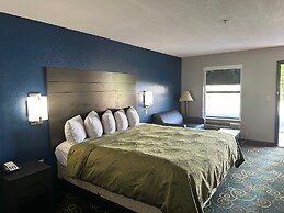 Clairmont Inn & Suites Warren