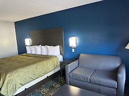 Clairmont Inn & Suites Warren