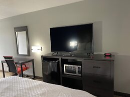 Clairmont Inn & Suites Warren