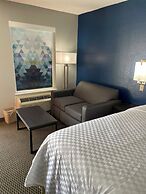 Clairmont Inn & Suites Warren