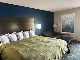 Clairmont Inn & Suites Warren