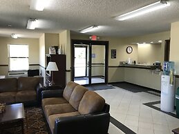 Clairmont Inn & Suites Warren