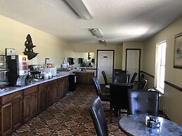 Clairmont Inn & Suites Warren