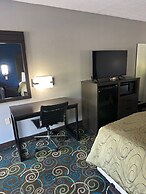 Clairmont Inn & Suites Warren