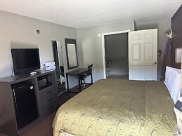Clairmont Inn & Suites Warren