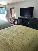 Clairmont Inn & Suites Warren