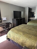 Clairmont Inn & Suites Warren