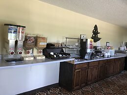 Clairmont Inn & Suites Warren