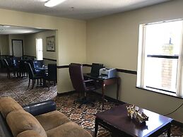 Clairmont Inn & Suites Warren