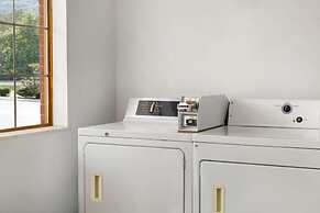 Super 8 by Wyndham Whites Creek/ Nashville NW Area