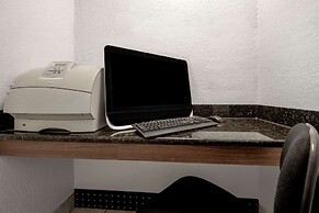 Super 8 by Wyndham Dumas TX