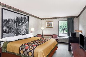 Super 8 by Wyndham Erwin