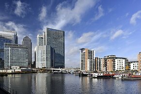 Fraser Place Canary Wharf