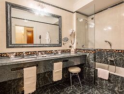 Grand Visconti Palace