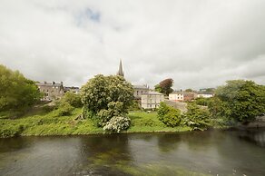 Riverside Hotel
