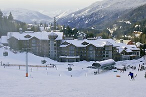 First Tracks Lodge