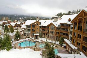 First Tracks Lodge, by Lodging Ovations