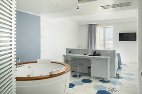 Lloyd's Baia Hotel