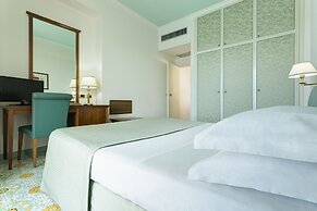 Lloyd's Baia Hotel