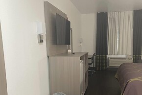 Super 8 by Wyndham Weatherford