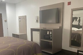 Super 8 by Wyndham Weatherford