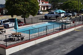 Super 8 by Wyndham Fredericksburg