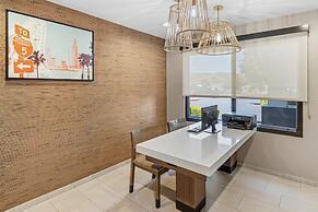 Best Western Valencia/Six Flags Inn & Suites