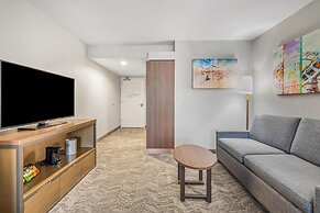 Best Western Valencia/Six Flags Inn & Suites