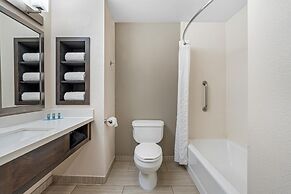 Best Western Valencia/Six Flags Inn & Suites