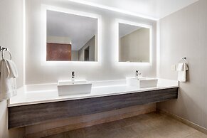 Holiday Inn Lafayette-City Centre by IHG