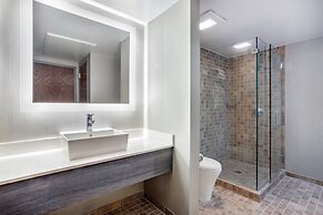 Holiday Inn Lafayette-City Centre by IHG