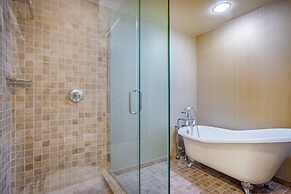 Holiday Inn Lafayette-City Centre by IHG