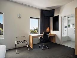 Saint Kilda Beach Hotel
