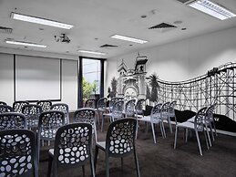 Saint Kilda Beach Hotel