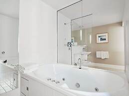 Saint Kilda Beach Hotel