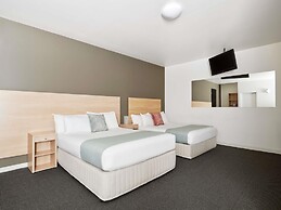 Saint Kilda Beach Hotel