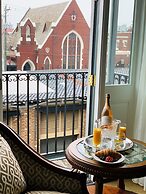 Market Pavilion Hotel