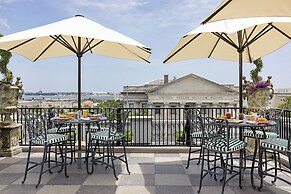 Market Pavilion Hotel