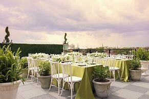 Market Pavilion Hotel