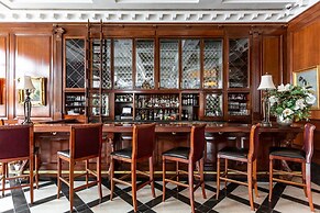 Market Pavilion Hotel