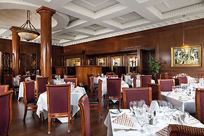 Market Pavilion Hotel