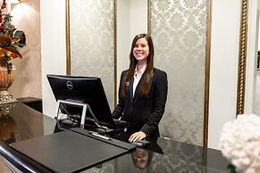 Market Pavilion Hotel