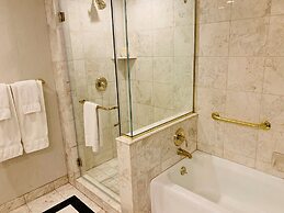 Market Pavilion Hotel