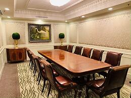 Market Pavilion Hotel