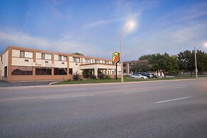 Super 8 by Wyndham Sarnia ON