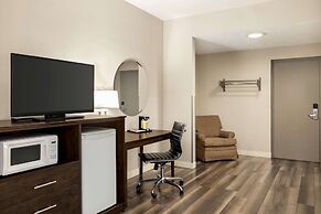 Super 8 by Wyndham Sarnia ON