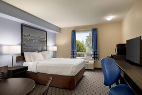 Super 8 by Wyndham Swan River MB