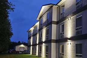 Super 8 by Wyndham Swan River MB