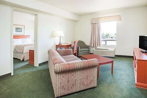 Super 8 by Wyndham Swan River MB