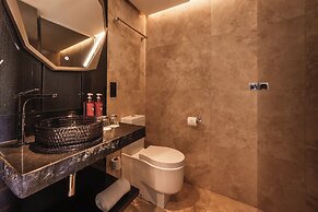 The Unexpected Ibiza Hotel - Ushuaïa Club entrance included